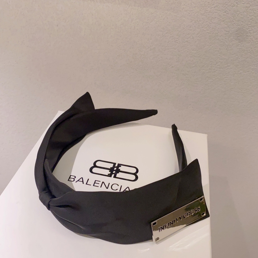 Balenciaga Infinity Cross hardware headband sweet cool hair accessory